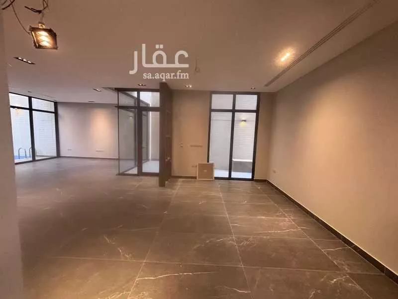 فيلا 5 غرف في العارض 8