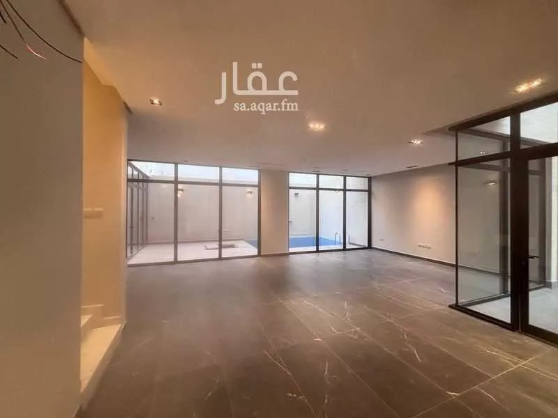 فيلا 5 غرف في العارض 9