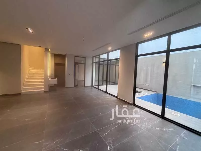 فيلا 5 غرف في العارض 10