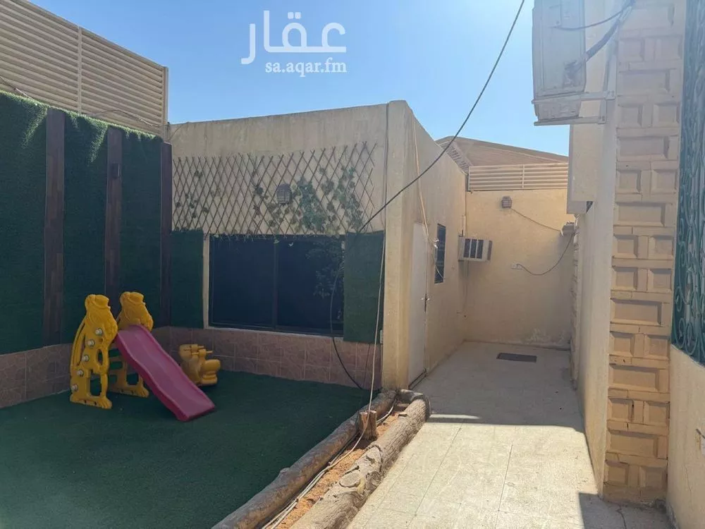 8 bedroom villa in Al Zahrah 2