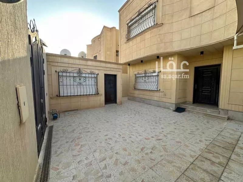 فيلا 8 غرف في الملقا 7