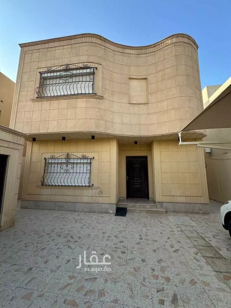 فيلا 8 غرف في الملقا 10