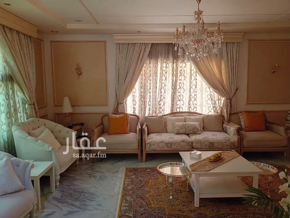 فيلا 6 غرف في العقيق 7