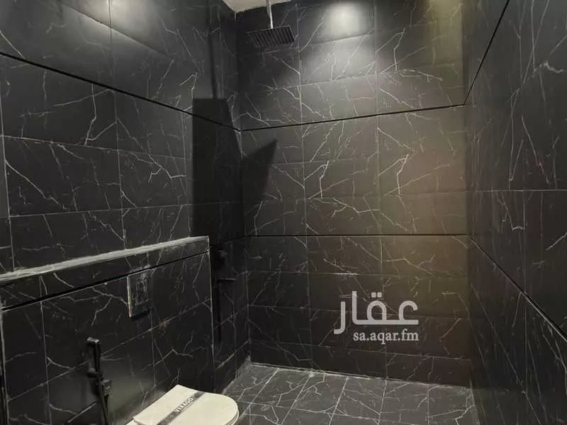 فيلا 6 غرف في الشرق 8