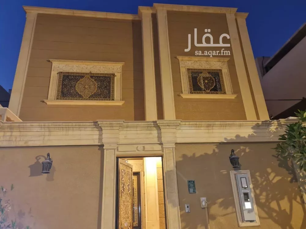 فيلا 10 غرف في الوادي 4