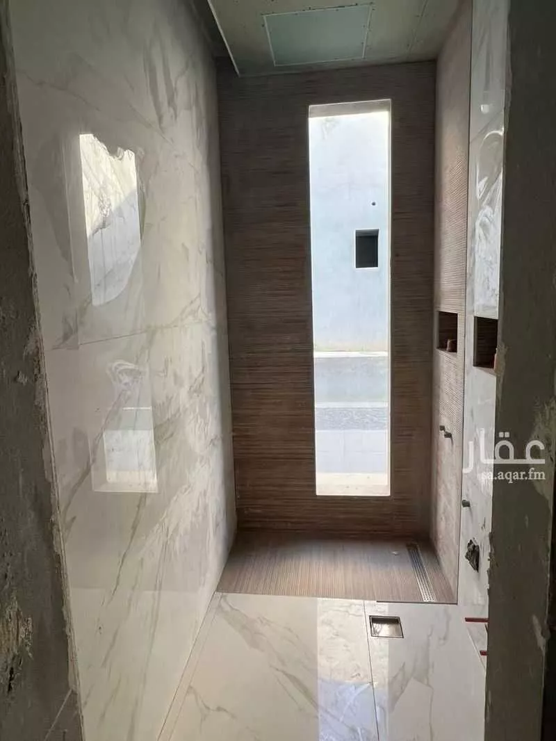 فيلا 5 غرف في عرقة 10