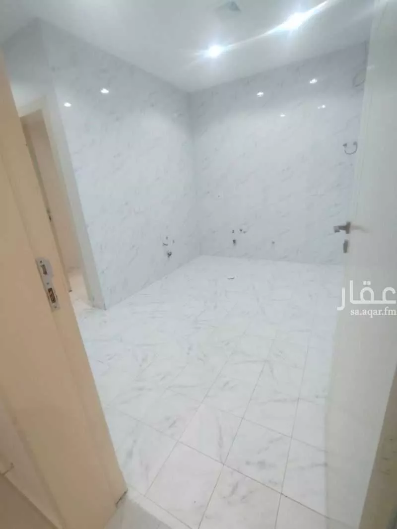 8 bedroom apartment in Al Janadriyah 4
