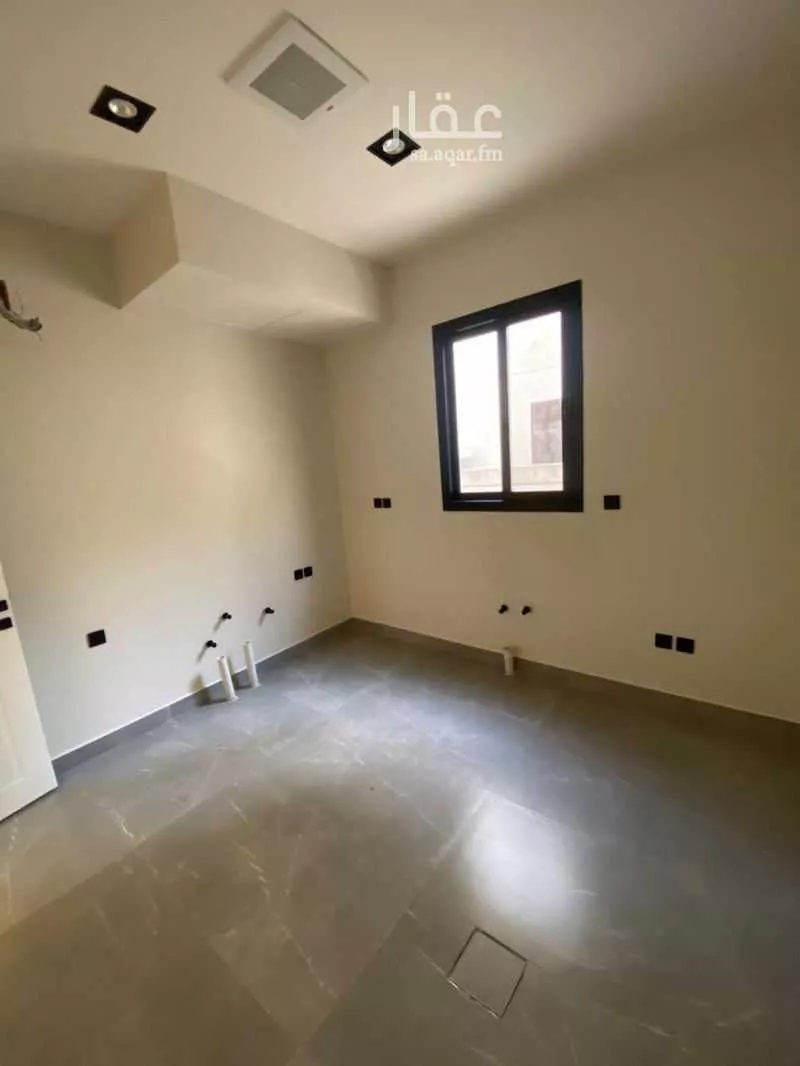 فيلا 4 غرف في العارض 9