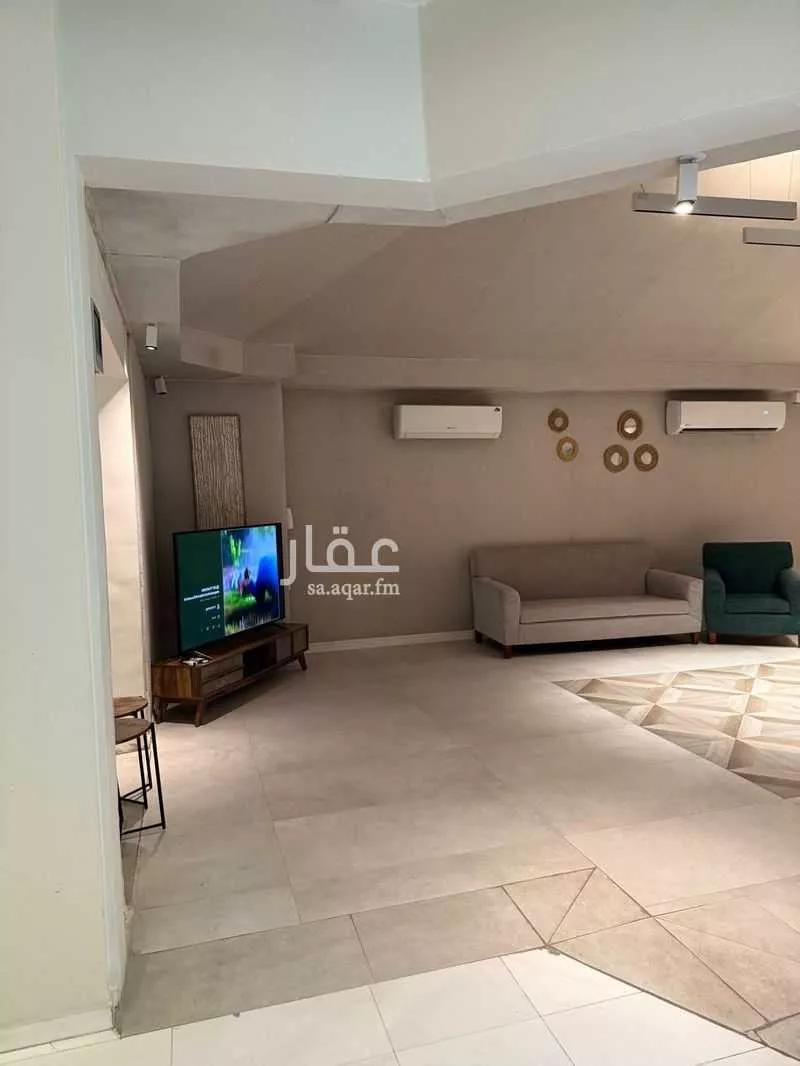 6 bedroom villa in Al Nakheel 19