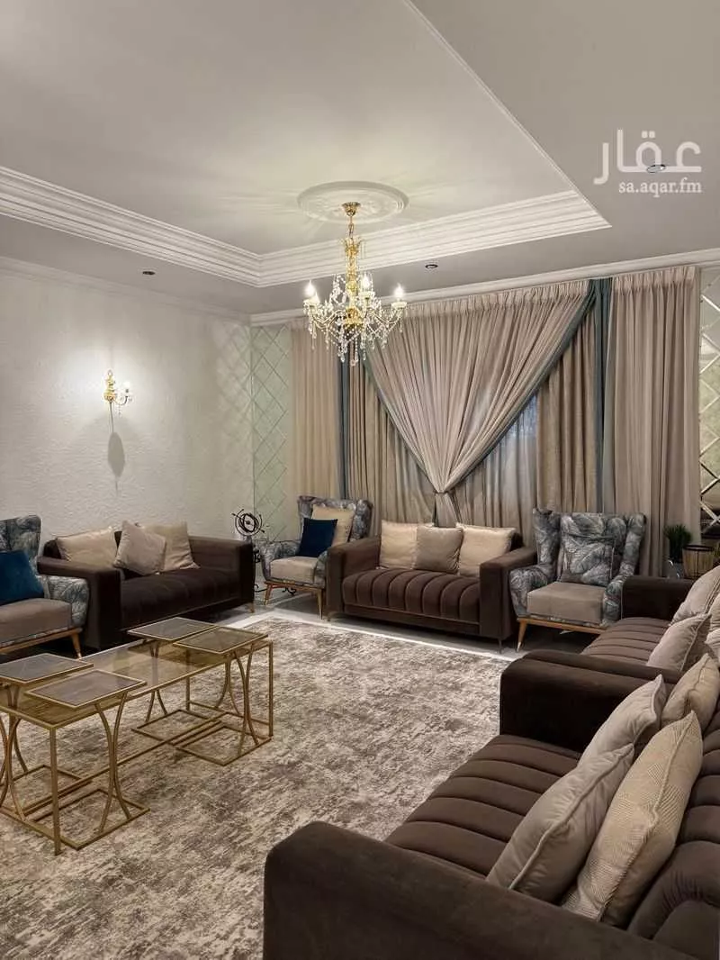 6 bedroom villa in Al Nakheel 9