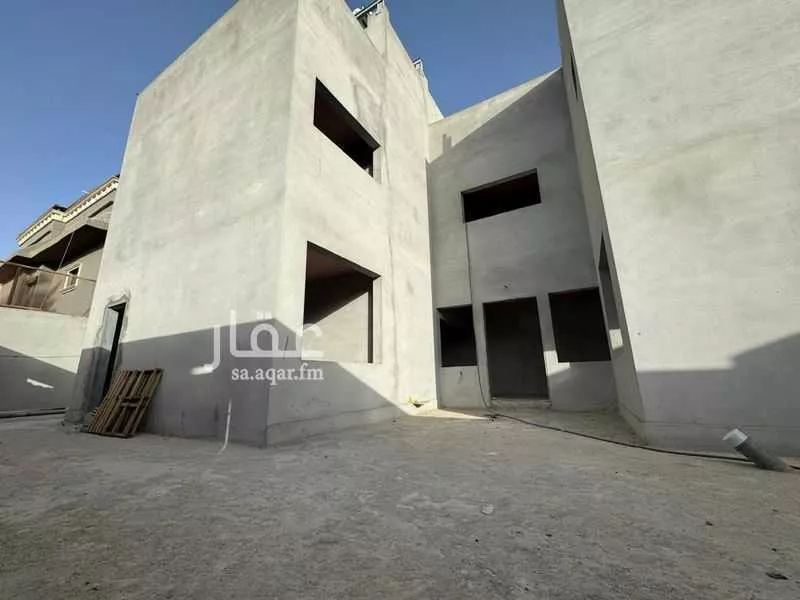 فيلا 5 غرف في الملك فهد 8