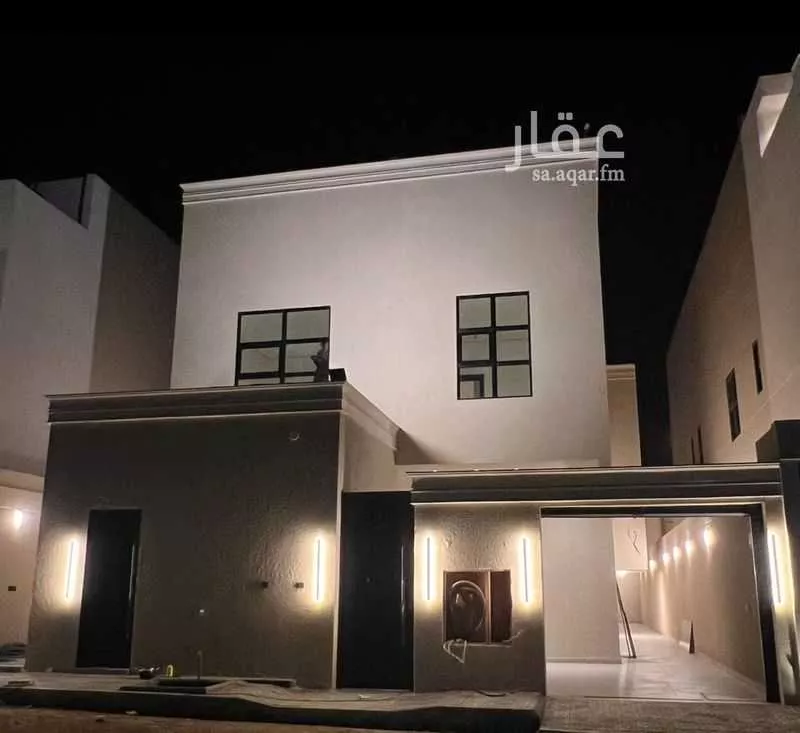 فيلا 10 غرف في الشرق 3