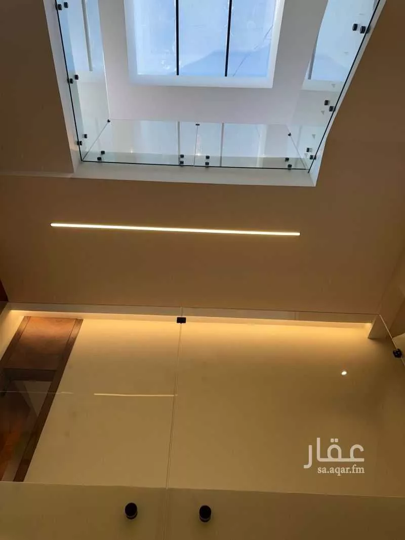 فيلا 4 غرف في العارض 10