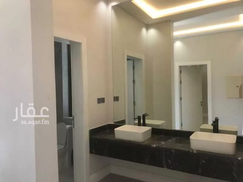 فيلا 7 غرف في الرمال 9