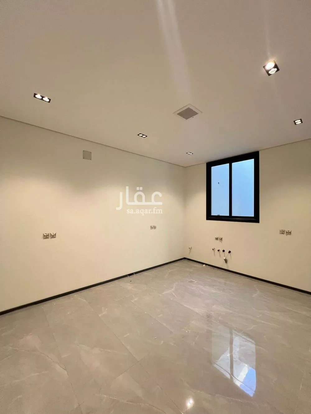 فيلا 4 غرف في العارض 7