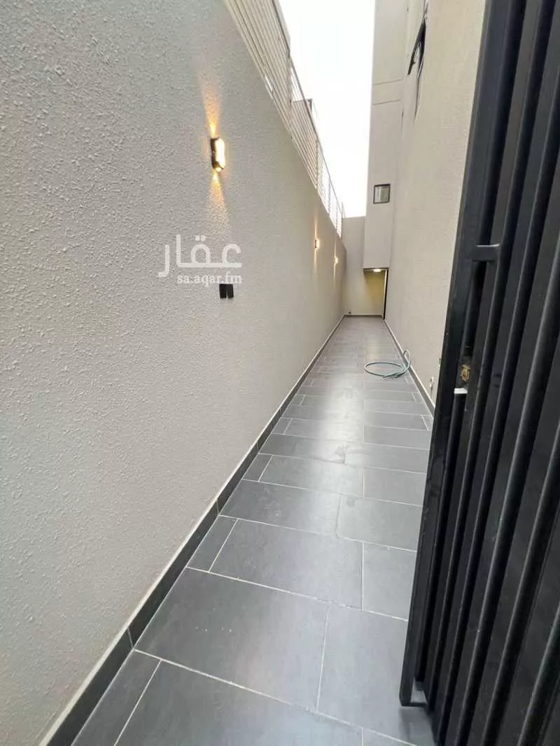 فيلا 5 غرف في العارض 9
