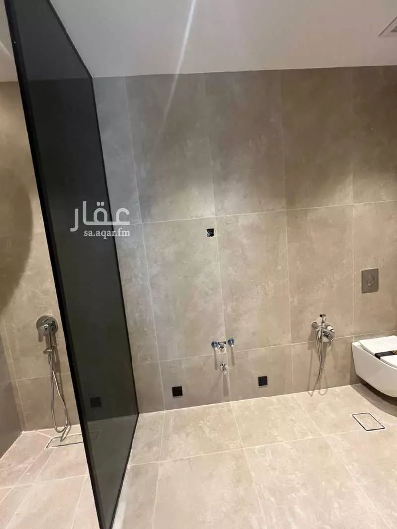 فيلا 5 غرف في العارض 12