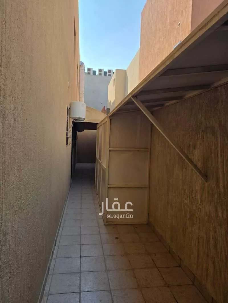 فيلا 5 غرف في الوادي 8