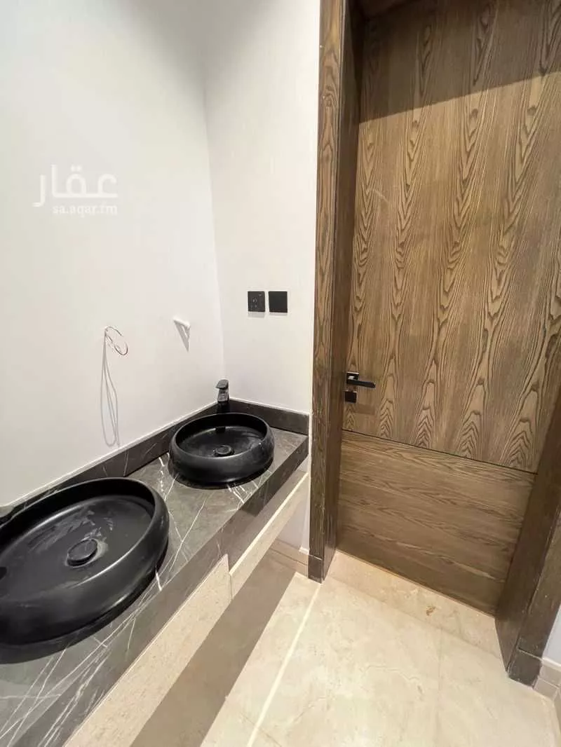 5 bedroom villa in Al Aridh 3