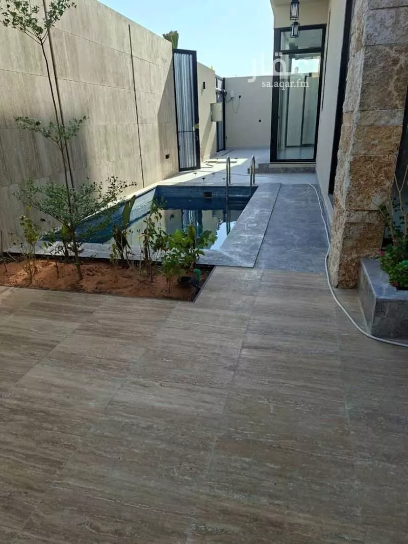 5 bedroom villa in Al Malqa 11