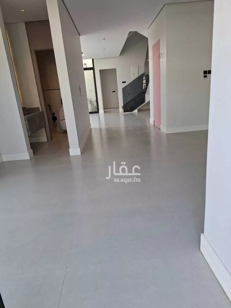 5 bedroom villa in Al Malqa 10