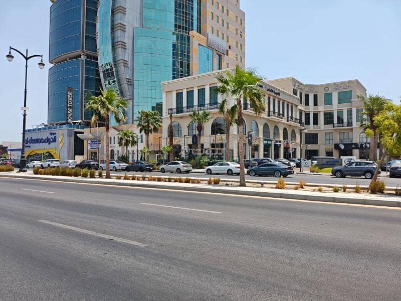 shop in Al Corniche, Eastern Province 3