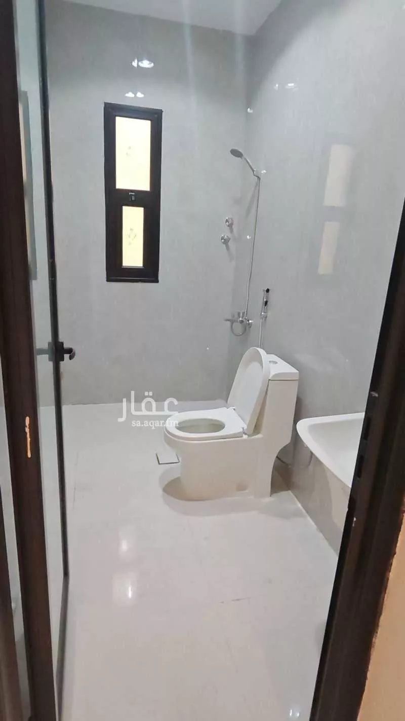 فيلا 5 غرف في ضاحية الملك فهد 5