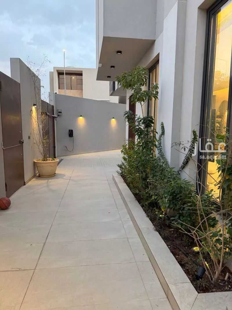 5 bedroom villa in Al Narjis 9