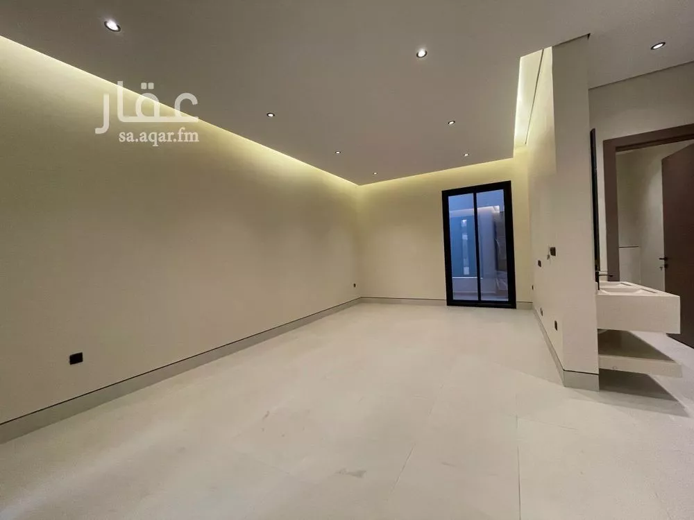5 bedroom villa in Al Aridh 4