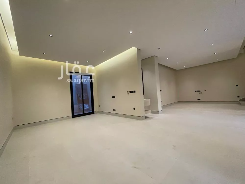 5 bedroom villa in Al Aridh 5