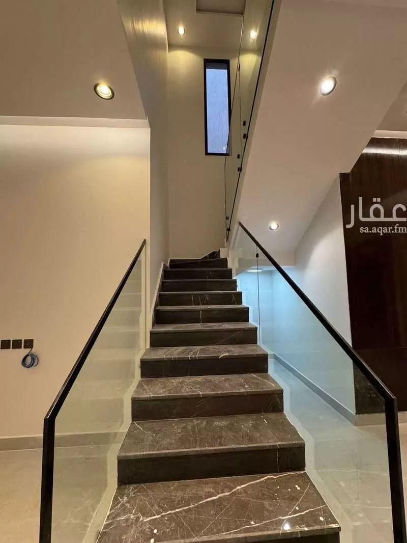 4 bedroom villa in Al Maizilah 10
