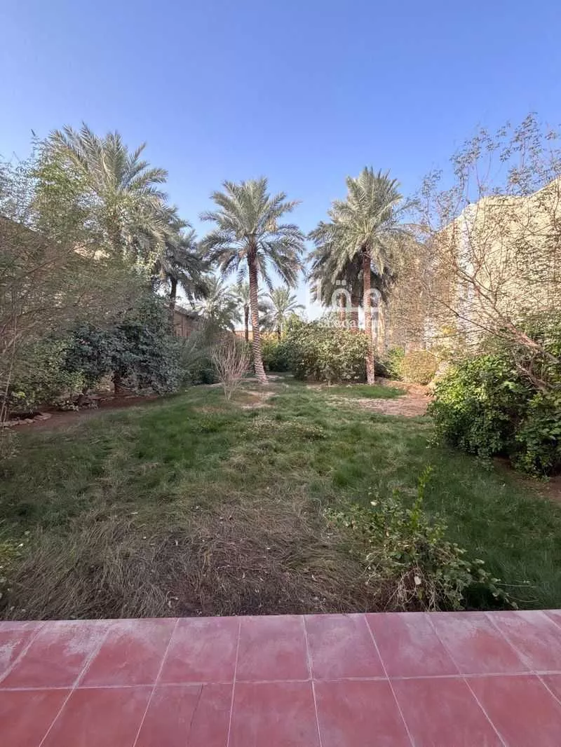 10 bedroom villa in Al Badiah 3