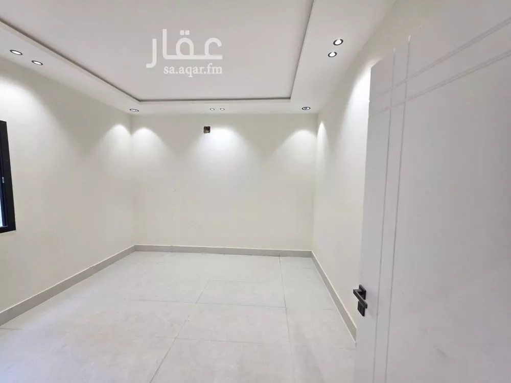 فيلا 5 غرف في طيبة 13