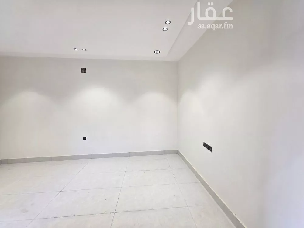فيلا 5 غرف في طيبة 9