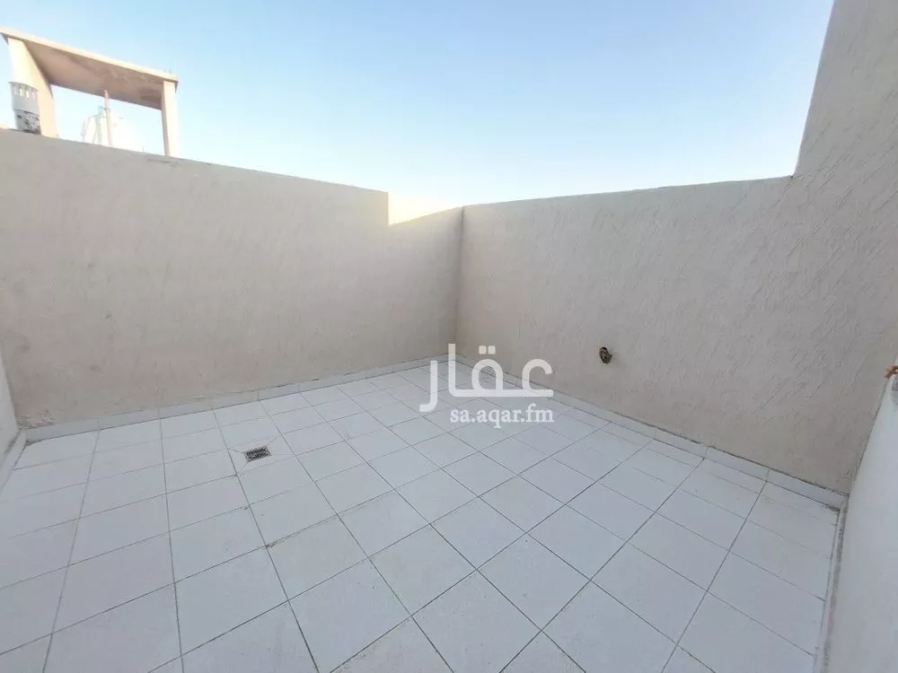 فيلا 5 غرف في طويق 18