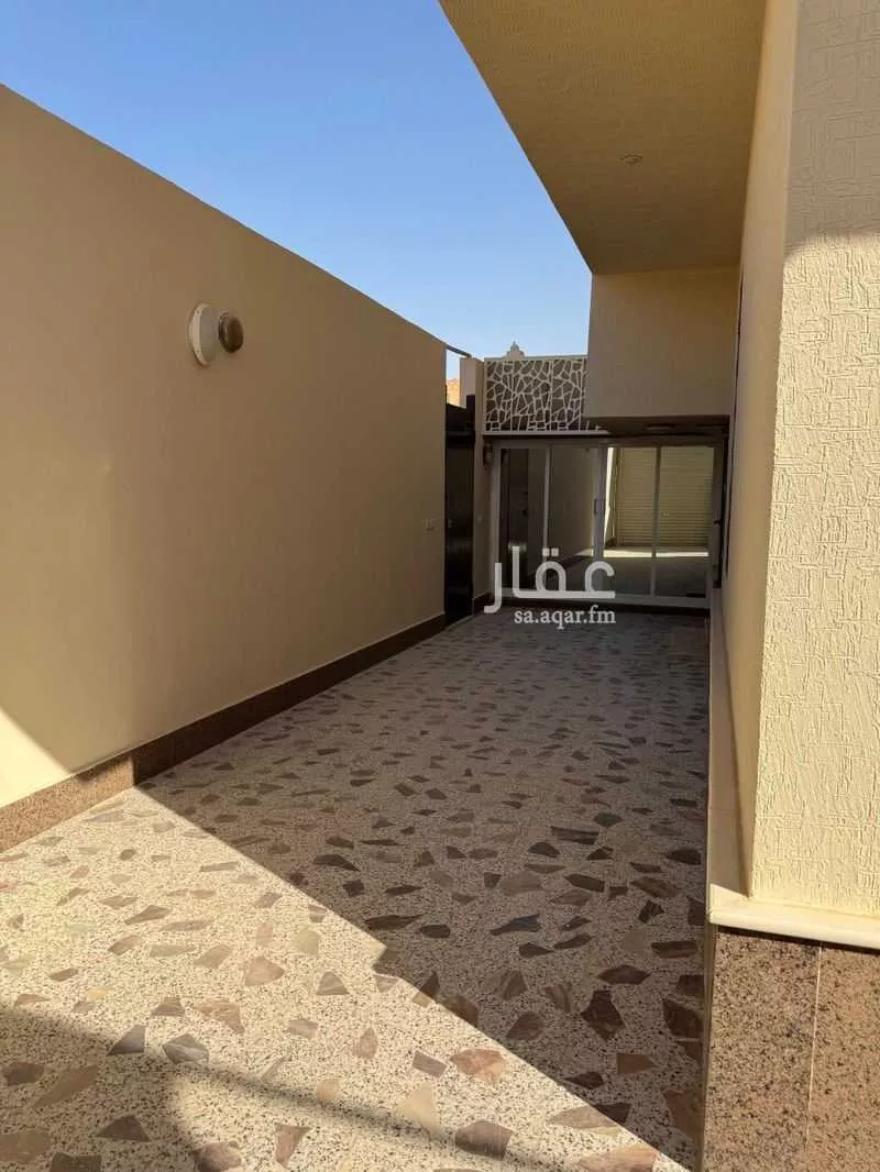 5 bedroom villa in Laban 4