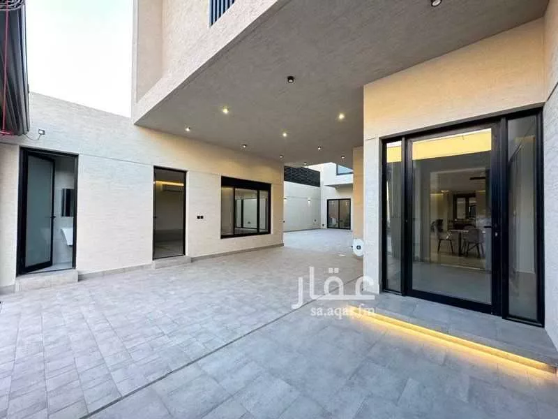 فيلا 5 غرف في العقيق 10