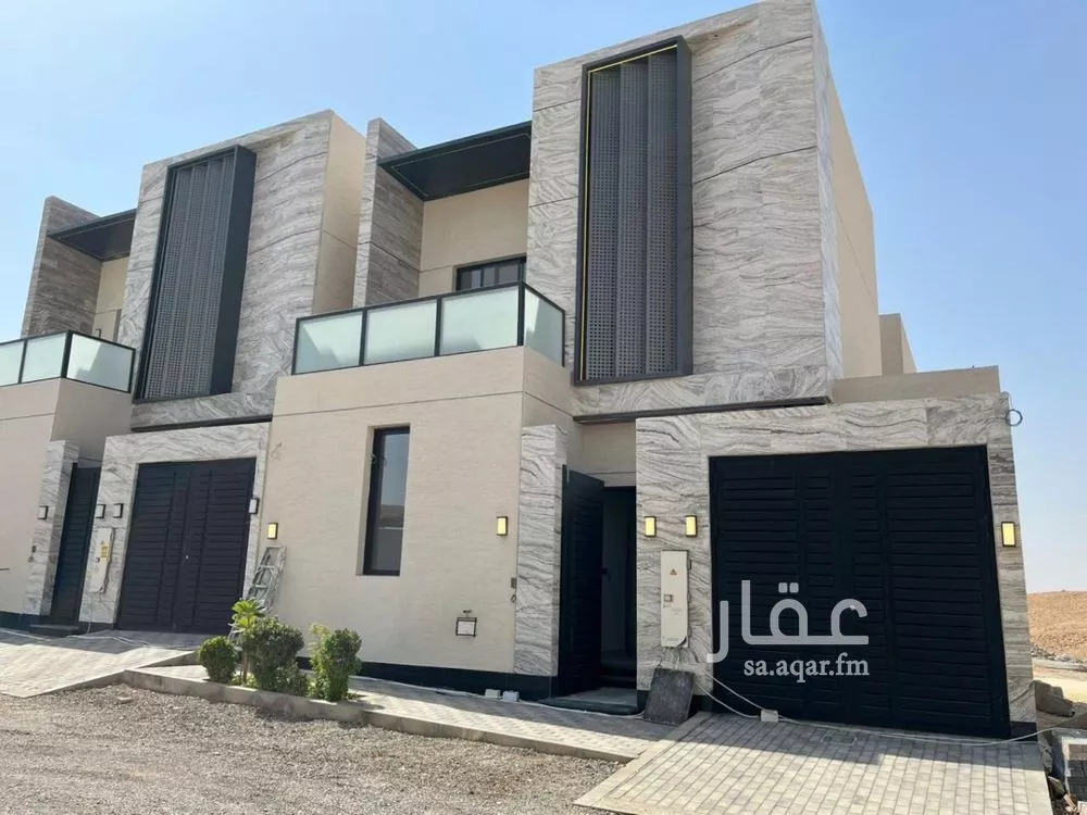 5 bedroom villa in Al Mahdiyyah 2