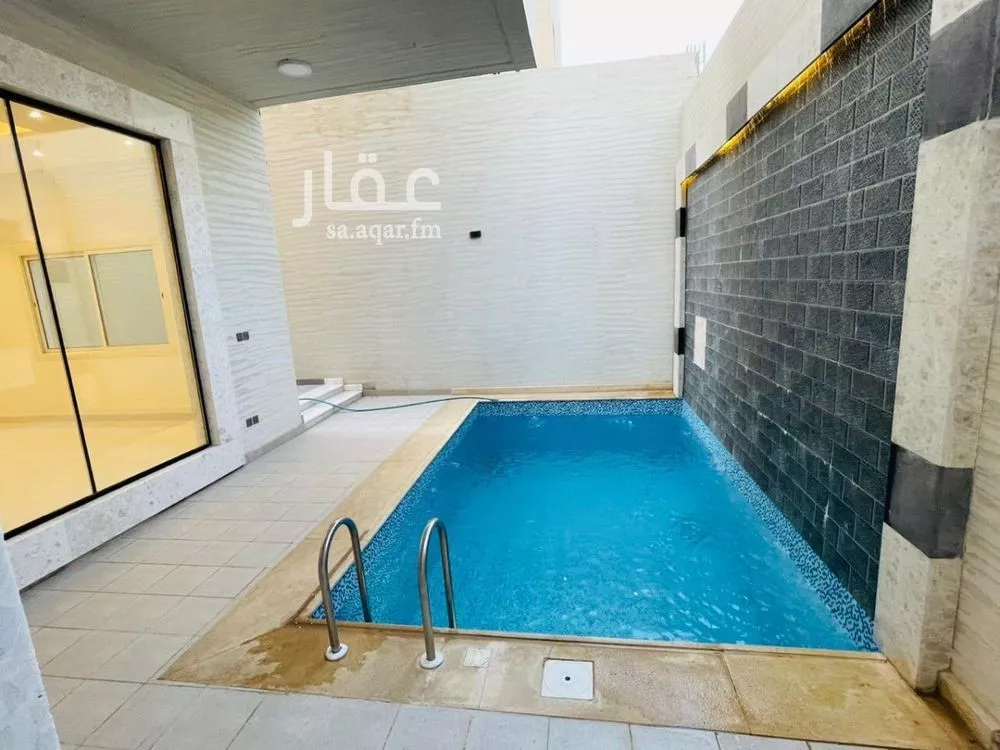 فيلا 4 غرف في العارض 2