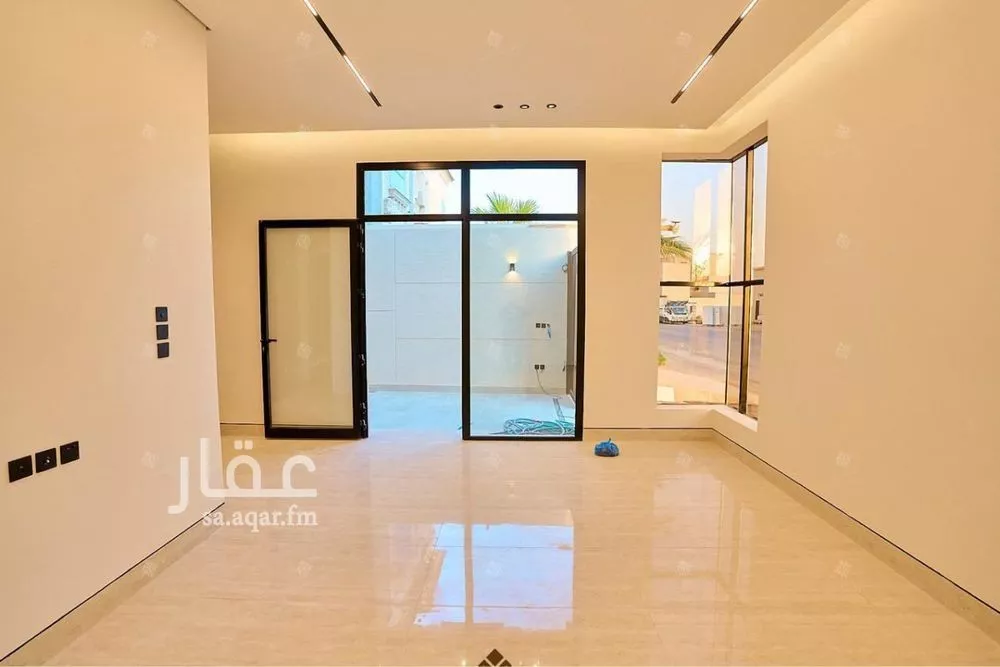 6 bedroom villa in Al Mahdiyyah 12