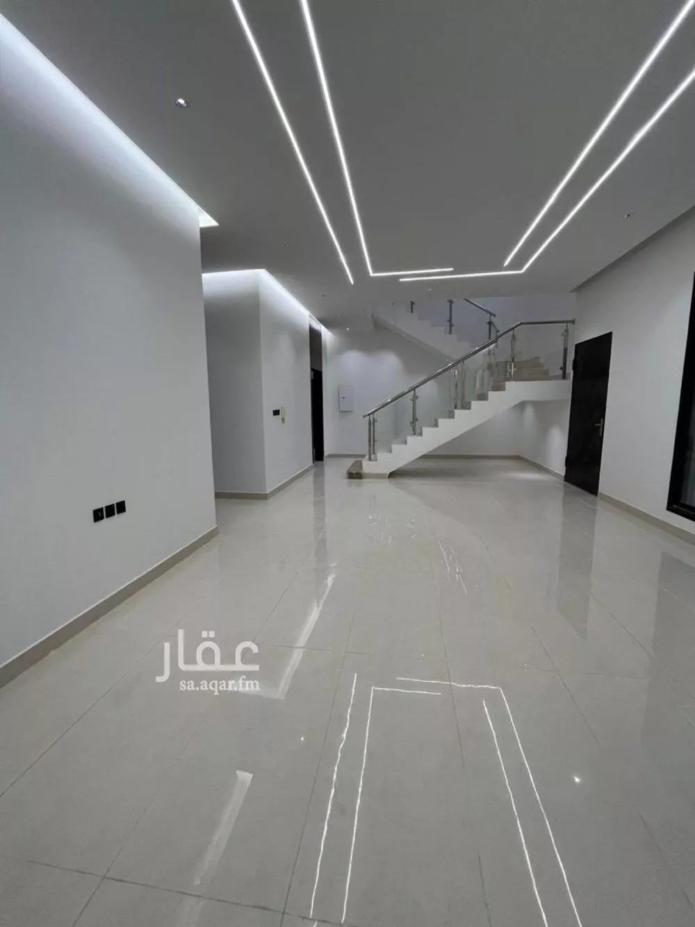5 bedroom villa in Al Janadriyah 19