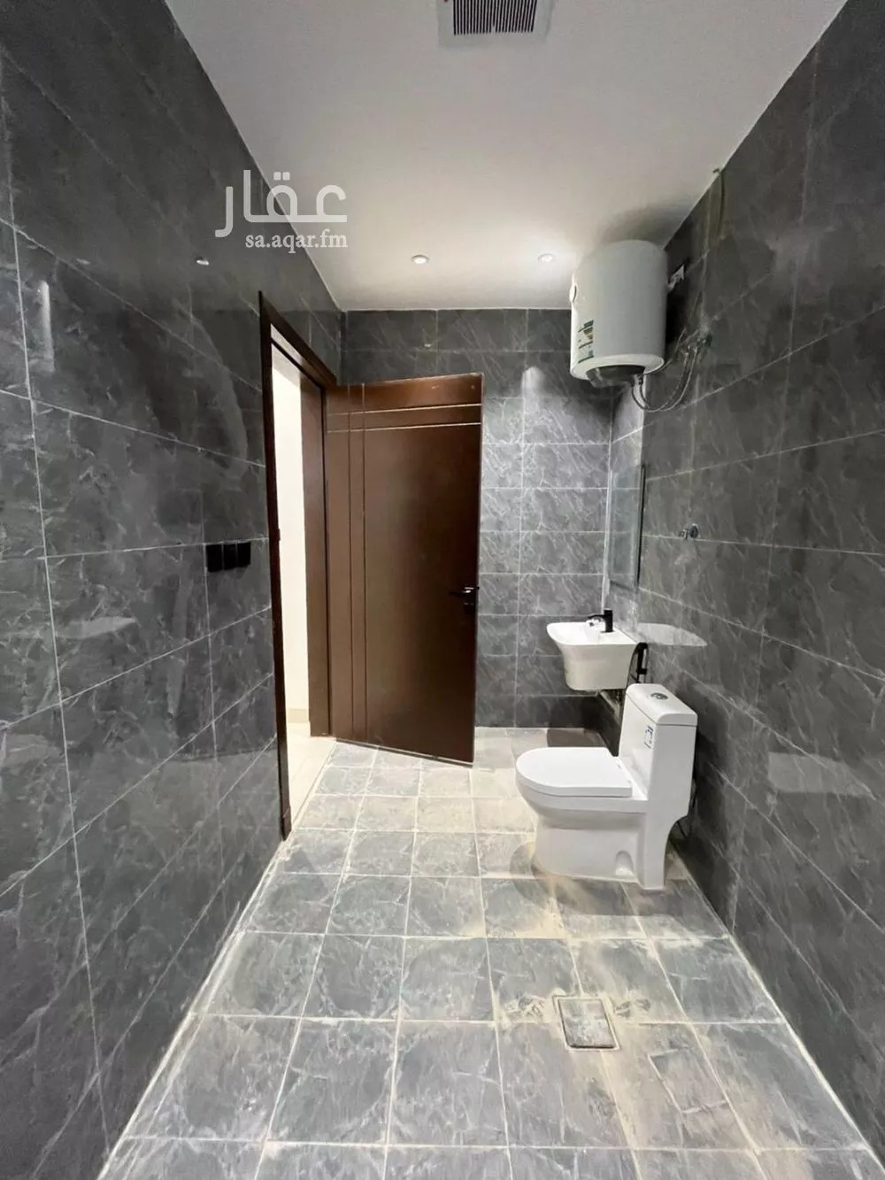 5 bedroom villa in Al Janadriyah 30