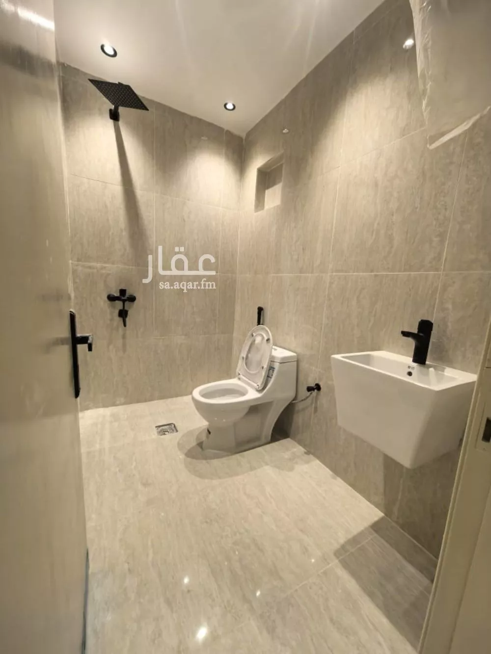 1 bedroom apartment in Al Aqiq 3
