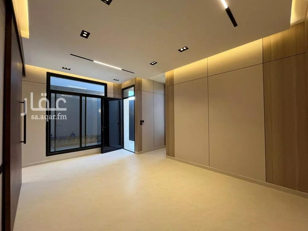 5 bedroom villa in Al Mahdiyyah 6