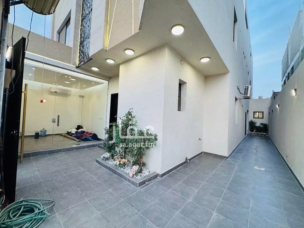 4 bedroom villa in Al Aridh 21