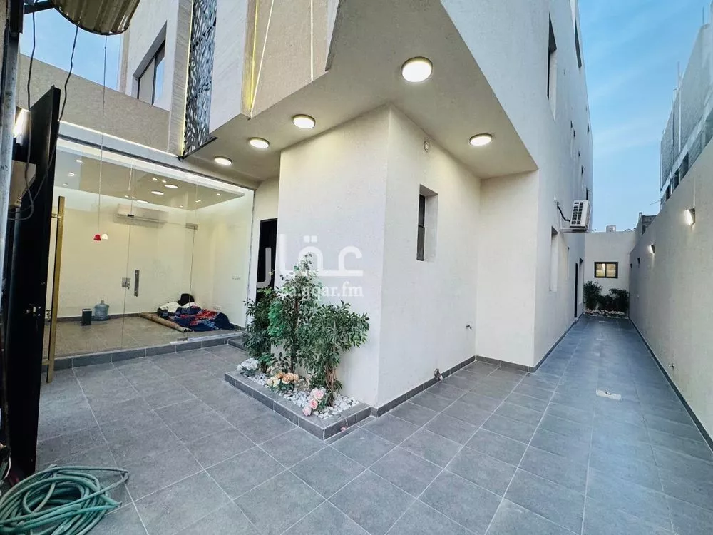 4 bedroom villa in Al Aridh 28