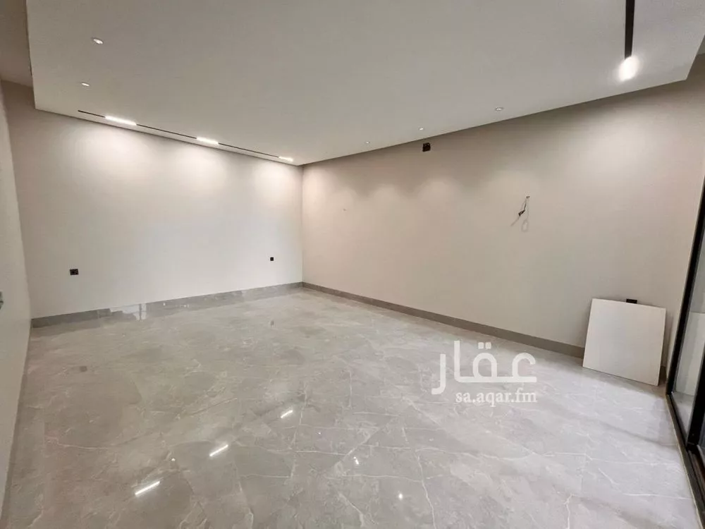 5 bedroom villa in Al Mahdiyyah 4