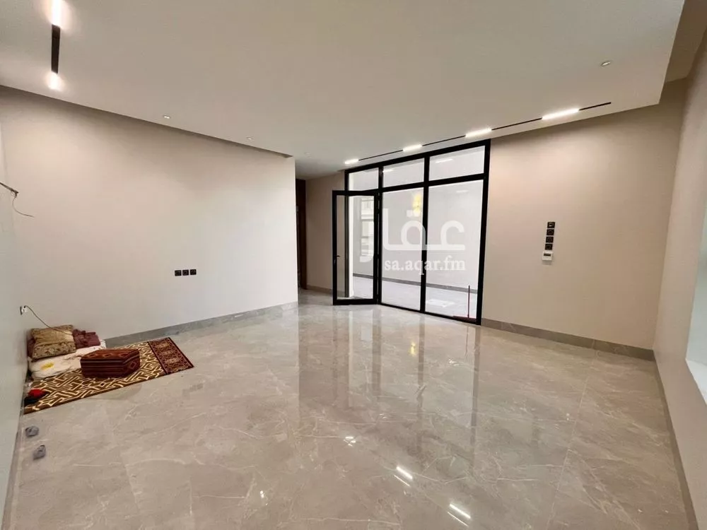 5 bedroom villa in Al Mahdiyyah 5