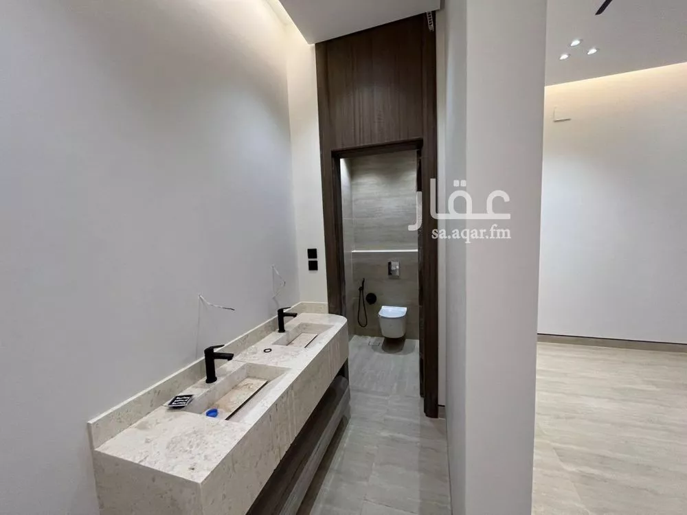 5 bedroom villa in Al Mahdiyyah 4