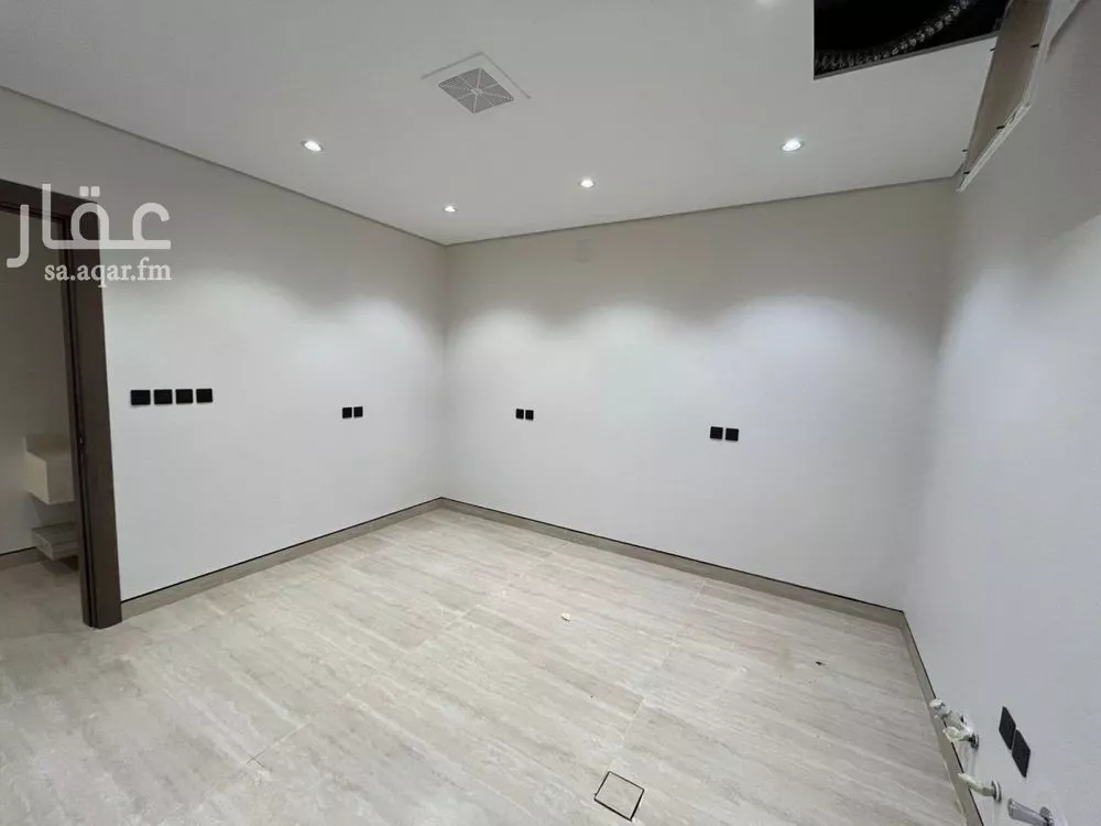 5 bedroom villa in Al Mahdiyyah 27